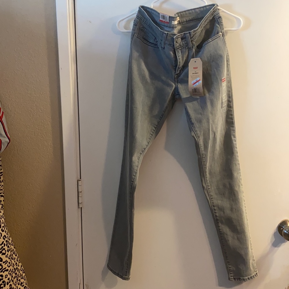 Levi’s 711 Skinny Jeans